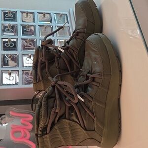 Nike Quilted Olive Green Lace-Up Boots